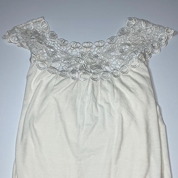 Simply Irresistible brand. Size M. Machine wash cold. 95% Rayon. 5% Spandex. - Picture 1 of 3